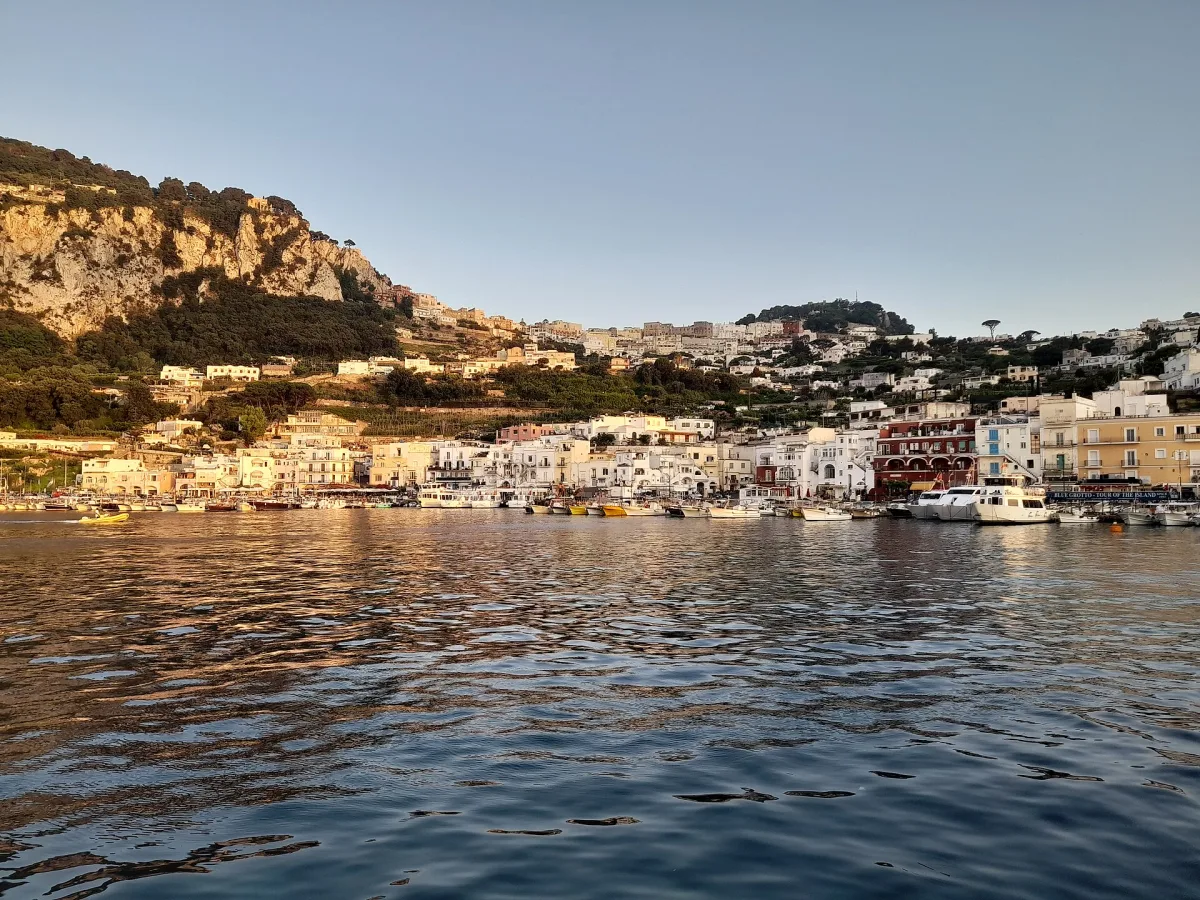Capri con bambini piccoli: itinerari accessibili e consigli utili