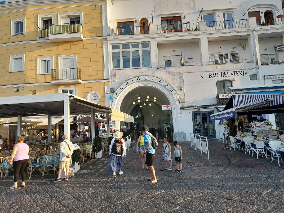 Capri per viaggiatori low budget: itinerario con costi giornalieri reali