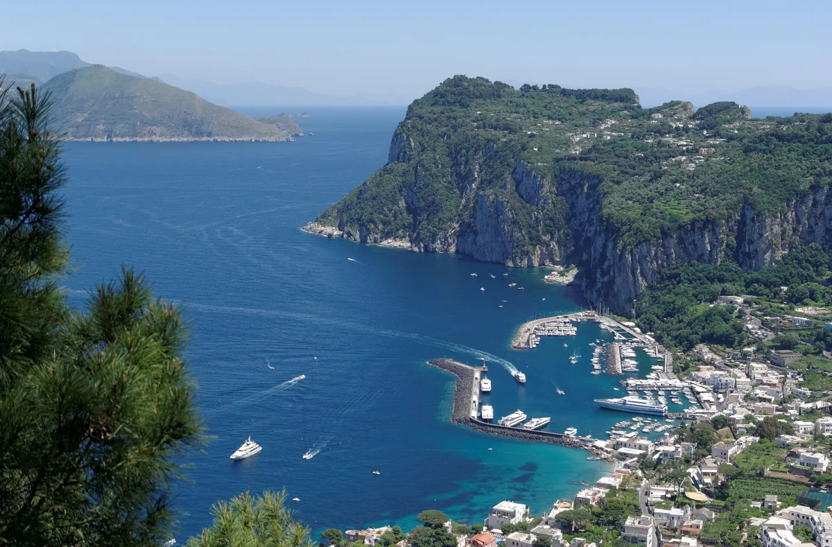 Le spiagge di Capri vicino ai Faraglioni: guida aggiornata 2026