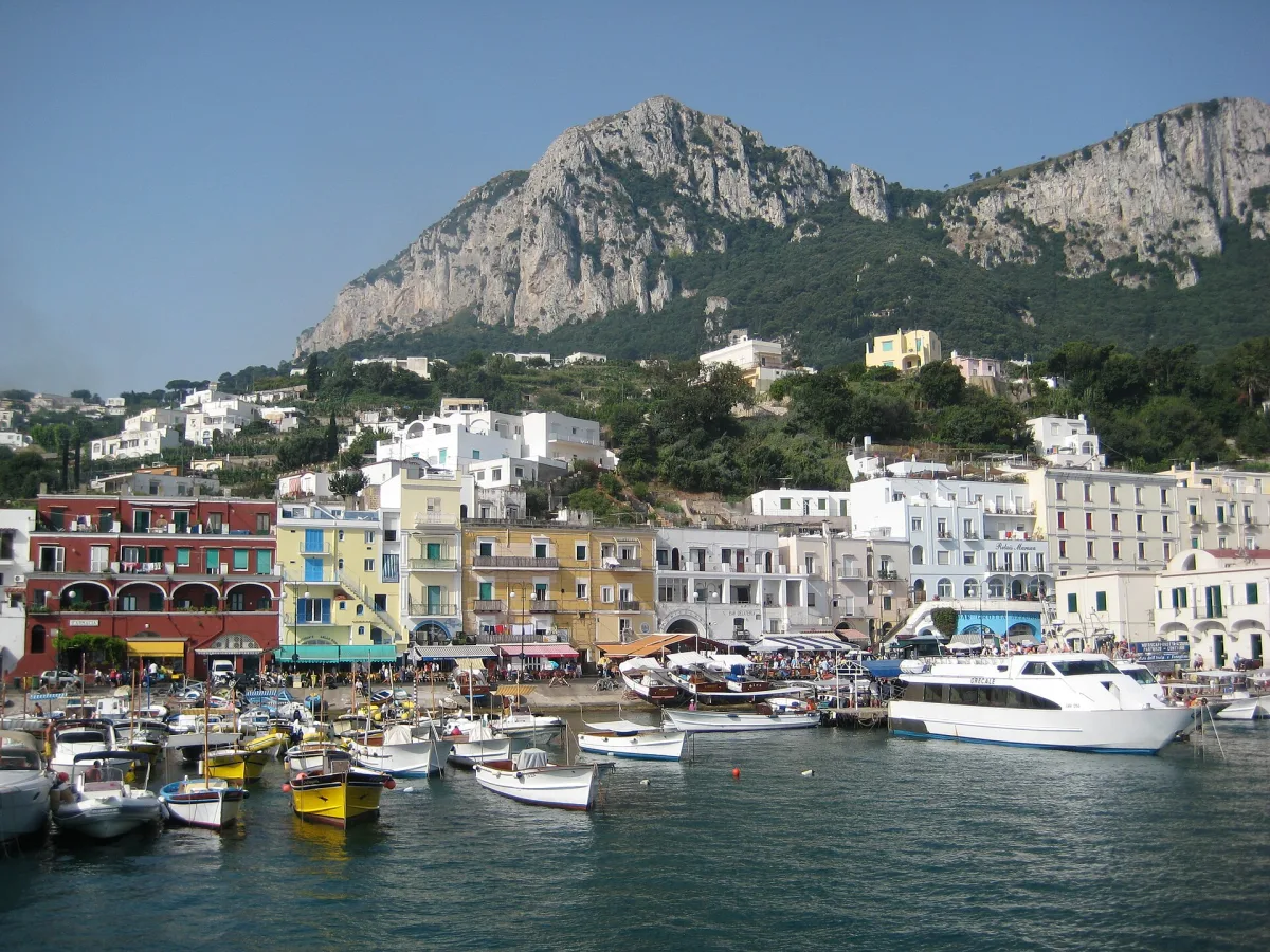 Come arrivare a Capri: guida pratica da aeroporti e città vicine